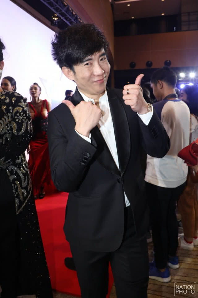 "ป้อม" วอนคนไทยอย่าซ้ำเติม "เจนี่-วุ้นเส้น-โยเกิร์ต" พร้อมเคลียร์ดราม่า "ชมพู่" ไม่ปัง!พรมแดงวันแรก