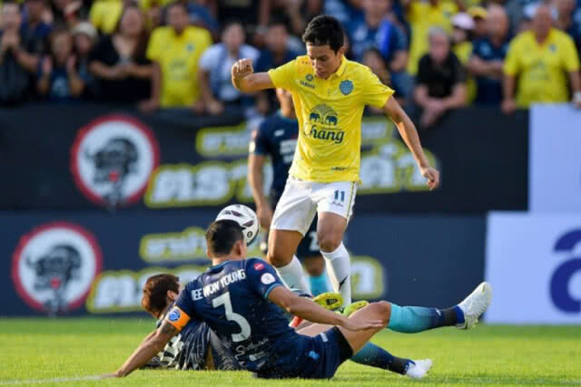 "เอ็ดการ์ ดา ซิลวา" เหมาแฮตทริก! ถล่มพัทยา 4-2 พาบุรีรัมย์ขึ้นจ่าฝูงไทยลีกอีกครั้ง
