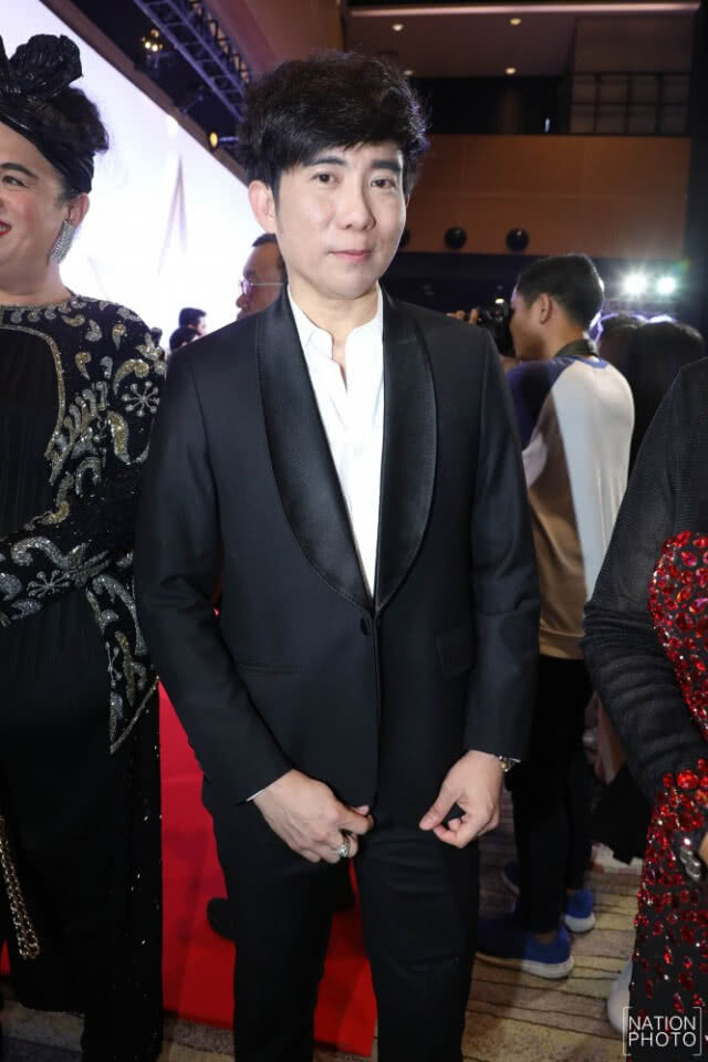 "ป้อม" วอนคนไทยอย่าซ้ำเติม "เจนี่-วุ้นเส้น-โยเกิร์ต" พร้อมเคลียร์ดราม่า "ชมพู่" ไม่ปัง!พรมแดงวันแรก