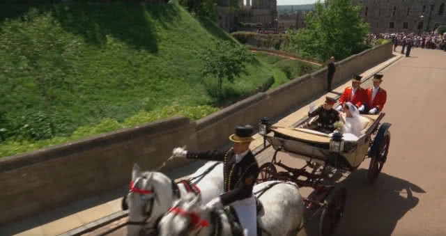 (ภาพชุดใหญ่) พิธีเสกสมรส "เจ้าชายแฮร์รี-เมแกน"