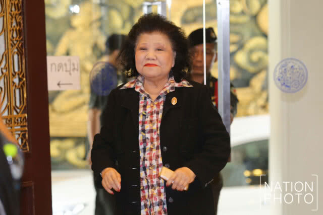 "เจ๊เกียว" เรียกร้องปรับขึ้นราคาโดยสารรถร่วม บขส.
