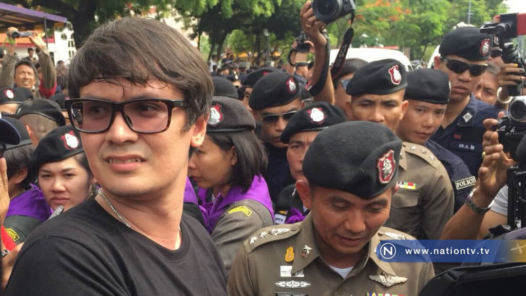 กลุ่มคนอยากเลือกตั้ง เจรจาขอเคลื่อนกำลังไปทำเนียบ กลุ่มคนอยากเลือกตั้ง เจรจาขอเคลื่อนกำลังไปทำเนียบ