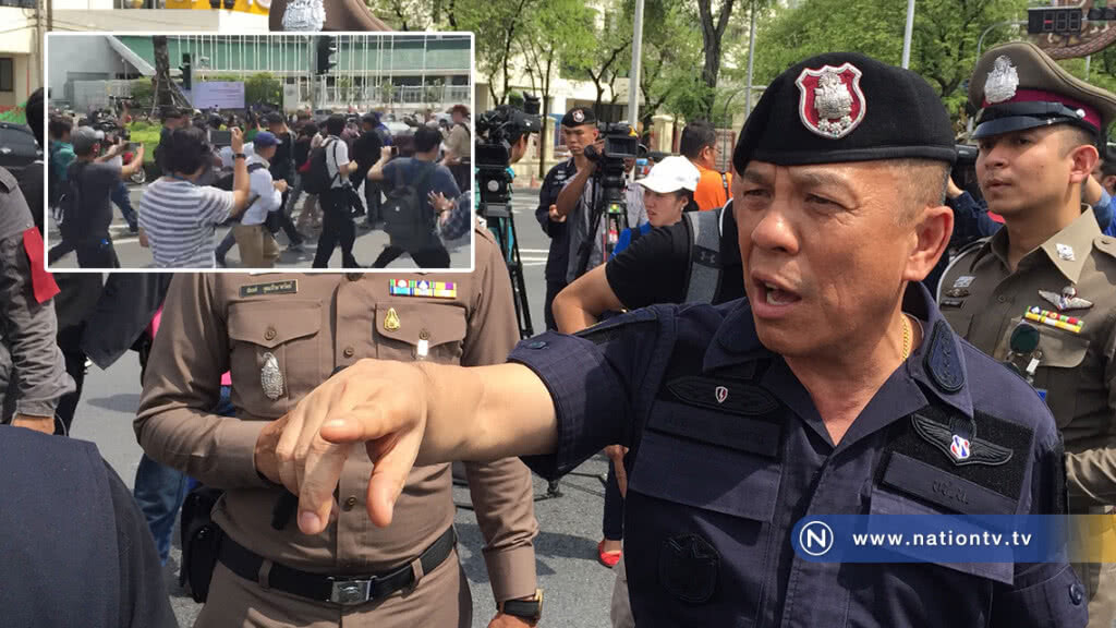 (คลิป) บช.น. สั่งห้าม"ม็อบเลือกตั้ง"
ฝ่าแนวกั้น สะพานมัฆวานฯ
ฝ่าฝืนดำเนินคดี (คลิป) บช.น. สั่งห้าม"ม็อบเลือกตั้ง"
ฝ่าแนวกั้น สะพานมัฆวานฯ
ฝ่าฝืนดำเนินคดี