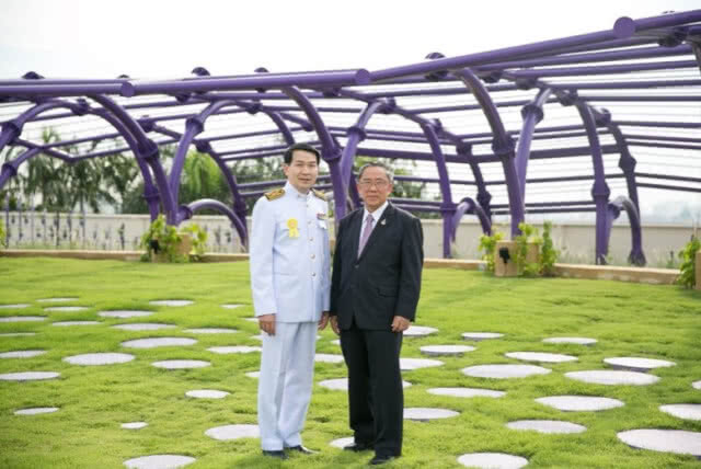 สมเด็จพระเทพฯ เสด็จฯทอดพระเนตร "สวนบำบัดลอยฟ้า"