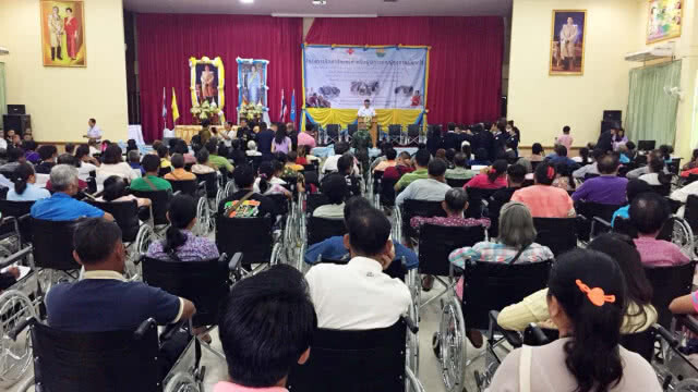 มอบวีลแชร์แก่ผู้พิการและผู้สูงอายุ ยากไร้ 290 คัน(มีคลิป)