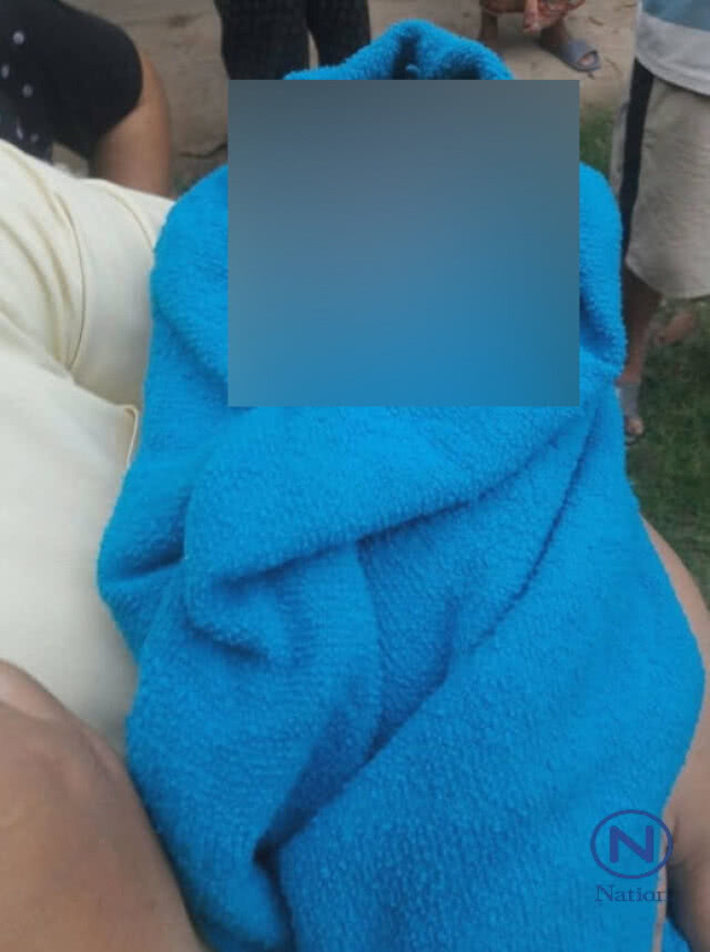 แม่ใจยักษ์!!
ยัด"ลูกแรกเกิด" ใส่ถุงปุ๋ย ทิ้งหน้าหมู่บ้าน