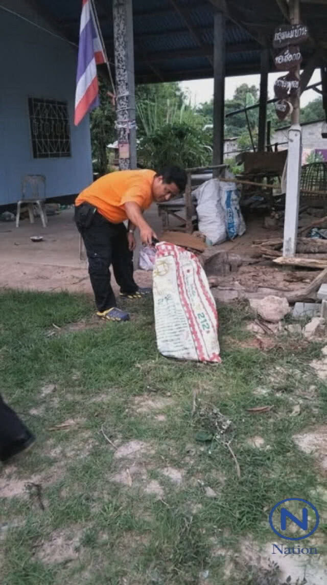 แม่ใจยักษ์!!
ยัด"ลูกแรกเกิด" ใส่ถุงปุ๋ย ทิ้งหน้าหมู่บ้าน