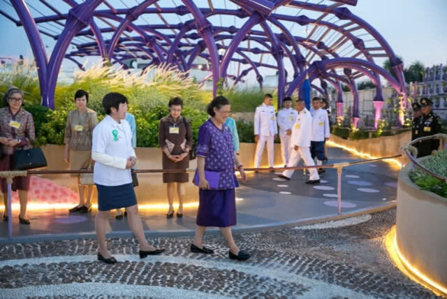 สมเด็จพระเทพฯ เสด็จฯทอดพระเนตร "สวนบำบัดลอยฟ้า"