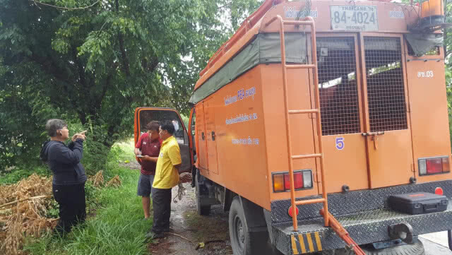 ฝนกระหน่ำลมพัดเสาไฟฟ้าแรงสูงล้มกว่า 20 ต้น ไฟฟ้าดับนับพันครัวเรือน