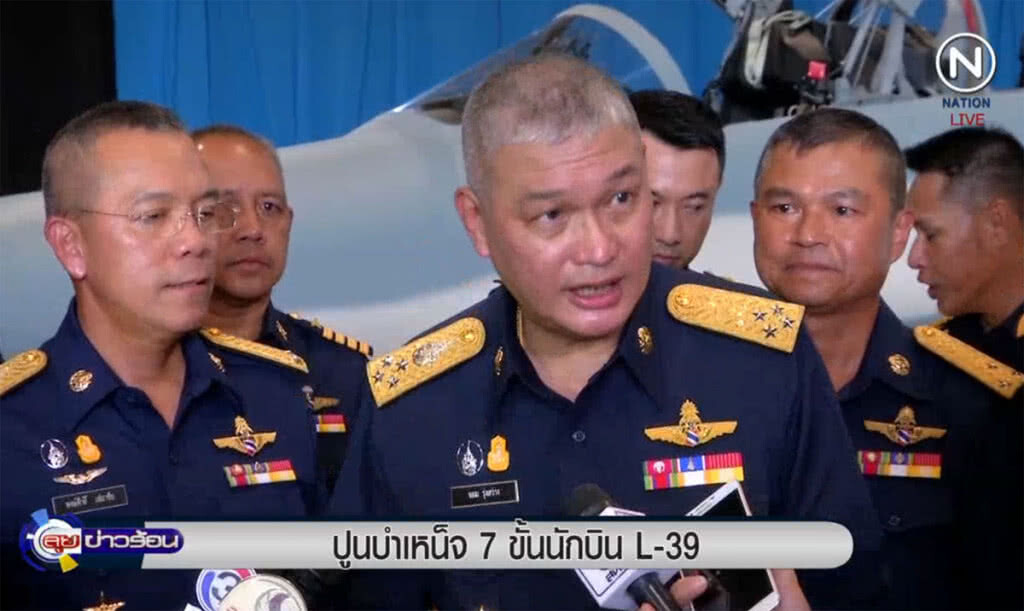 (คลิปข่าว) ปูนบำเหน็จ 7 ขั้น เลื่อนยศเป็นพลอากาศโท นักบิน L-39 (คลิปข่าว) ปูนบำเหน็จ 7 ขั้น เลื่อนยศเป็นพลอากาศโท นักบิน L-39