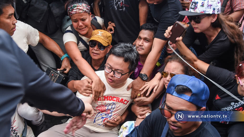 แจ้ง 6 ข้อหา 14 แกนนำ "คนอยากเลือกตั้ง" พร้อมค้านประกันตัว แจ้ง 6 ข้อหา 14 แกนนำ "คนอยากเลือกตั้ง" พร้อมค้านประกันตัว