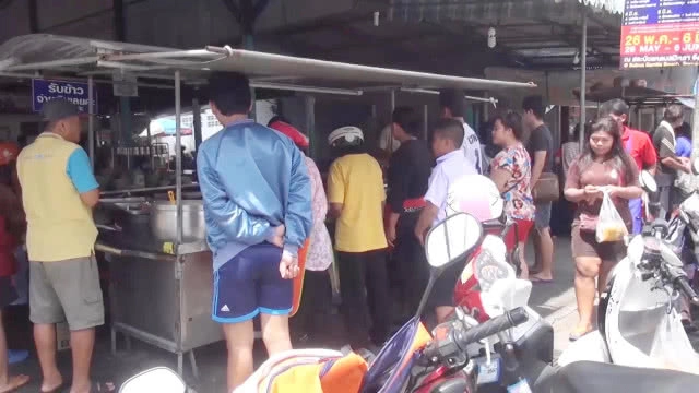 ร้านข้าวแกง 10 บาท ยังไม่มีการปรับราคา