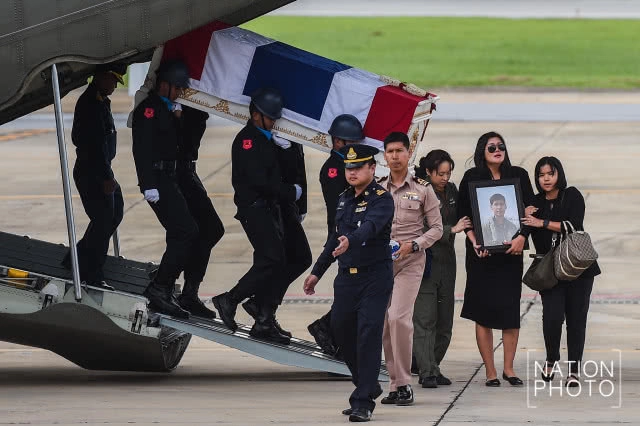 (ภาพชุด) รับศพลูกทัพฟ้า เครื่องบินซ้อมรบตก ปูนบำเหน็จ 7 ชั้นยศ