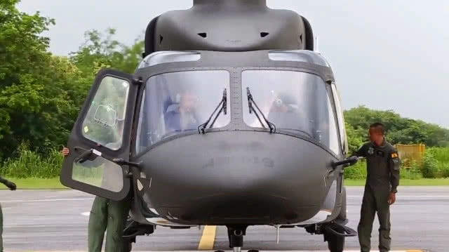 ทบ. โชว์ คลิป ผบ.ศบบ.นั่ง ฮ. AW 149 โต้ ข้อกล่าวหาบินไม่ได้