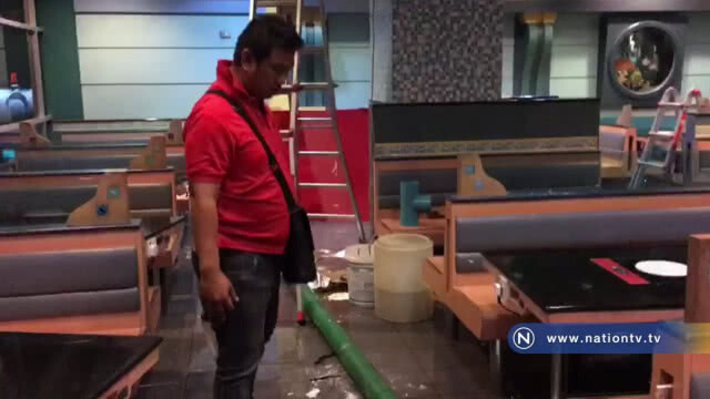 (คลิป) น้ำฝนทะลักร้านสุกี้!! ลูกค้าวิ่งหนีกระเจิง