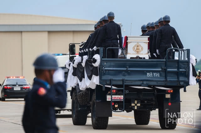 (ภาพชุด) รับศพลูกทัพฟ้า เครื่องบินซ้อมรบตก ปูนบำเหน็จ 7 ชั้นยศ