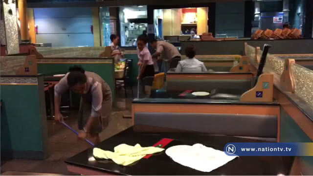 (คลิป) น้ำฝนทะลักร้านสุกี้!! ลูกค้าวิ่งหนีกระเจิง