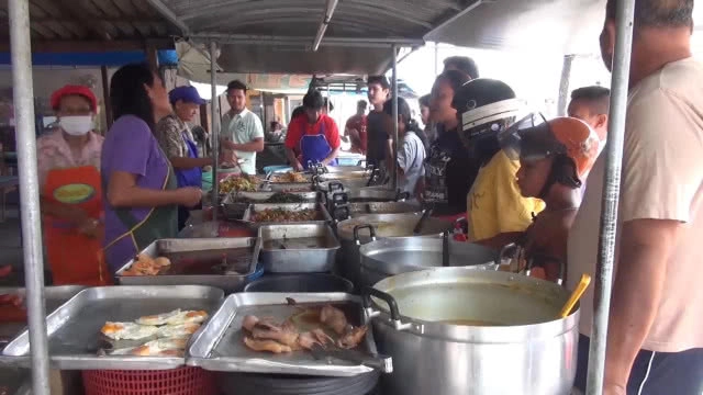 ร้านข้าวแกง 10 บาท ยังไม่มีการปรับราคา