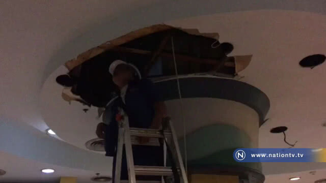 (คลิป) น้ำฝนทะลักร้านสุกี้!! ลูกค้าวิ่งหนีกระเจิง