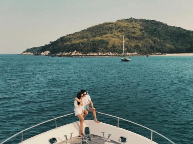 "เพลง ชนม์ทิดา" เดินแบบคู่ "ไฮโซเป๊ก" รับความสัมพันธ์ตอนนี้ "เขาคือทุกๆอย่าง"