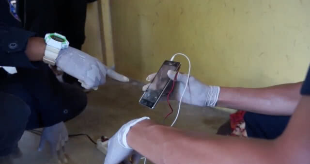 อุทาหรณ์! ชาร์จมือถือนอนดูโทรศัพท์ ถูกไฟดูดดับอนาถ