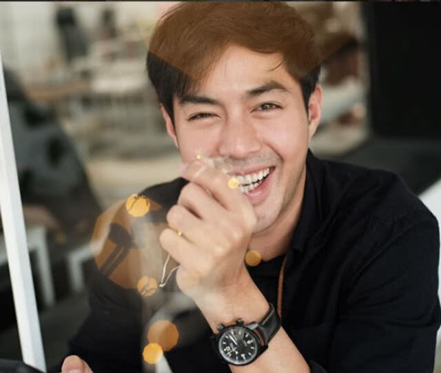 "ท็อป" แฮปปี้ "ใบเฟิร์น" หอบเค้กเซอร์ไพรส์วันเกิด