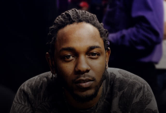 โซเชียลตั้งคำถามจัดฉาก? ดราม่า "Kendrick Lamar" ชวนแฟนเพลงขึ้นเวที หลุดคำต้องห้าม "เหยียดผิว"