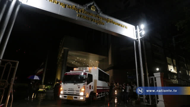 (ภาพ-คลิป) ส่งอดีต 5 พระผู้ใหญ่เข้าเรือนจำพิเศษกรุงเทพ