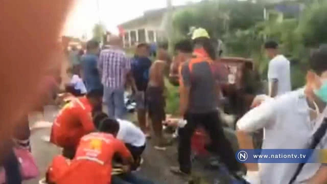 หวิดดับ! ทั้งคันรถ รถกระบะ "ยางระเบิด" เสียหลักพลิกคว่ำบาดเจ็บ 14  สาหัส 2