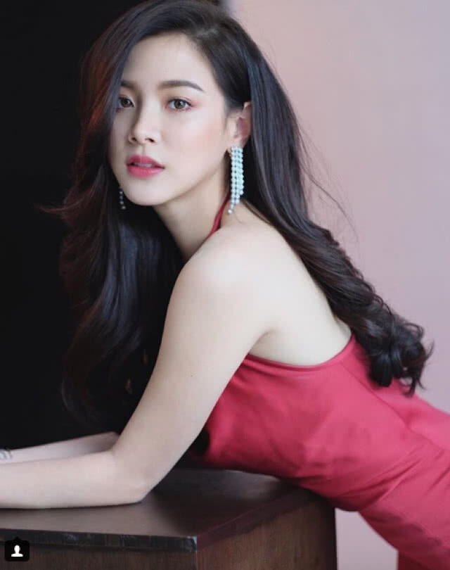 "ท็อป" แฮปปี้ "ใบเฟิร์น" หอบเค้กเซอร์ไพรส์วันเกิด