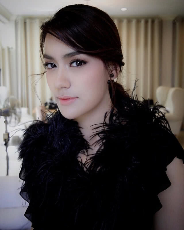 "คิมเบอร์ลี่" โร่แจ้ง บก.ปอท.โดนแพร่ภาพแอบถ่ายใต้กระโปรง
