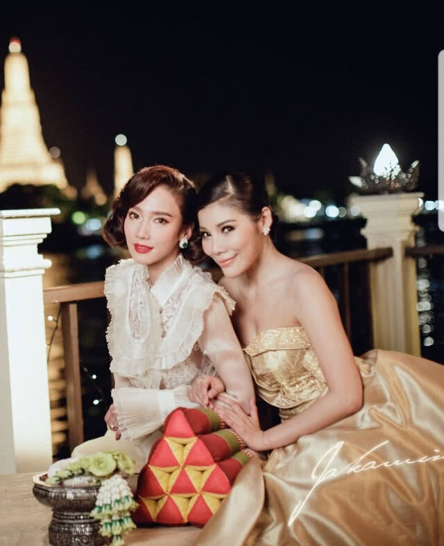 ส่องความงาม "อั้ม พัชราภา" สวมชุดไทยร่วมปาร์ตี้วันเกิด "แหวนแหวน"