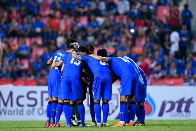 อิจฉาเลย!!"บิ๊กอ๊อด" โพสต์ท่าโอนิกิริ คู่สาว BNK48 ชวนเชียร์ช้างศึกดวลจีน