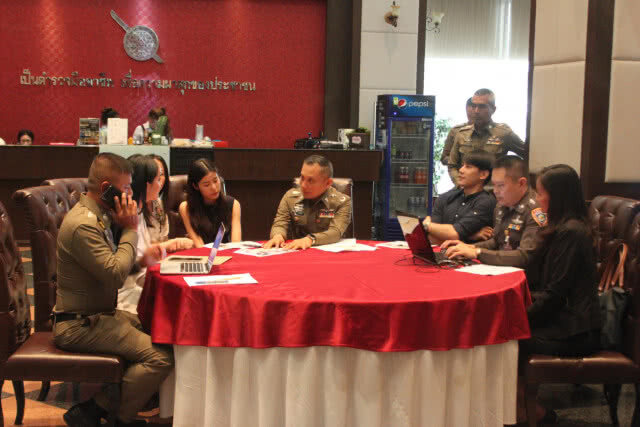 "เคน ภูภูมิ" ควงแฟนสาว พบตร. รีวิวสินค้าเมจิกสกิน