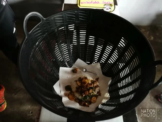 กะเพราวัดใจ