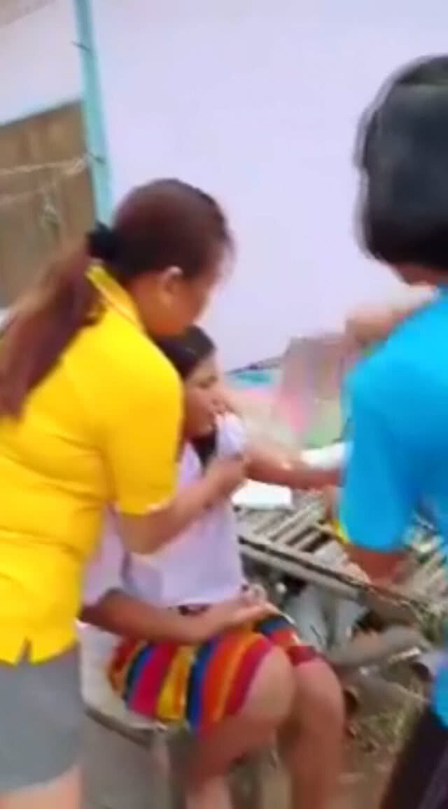 แห่แชร์คลิปป้าสาดน้ำร้อนใส่สามพ่อลูกบาดเจ็บหลายหน่วยงานรุดช่วย