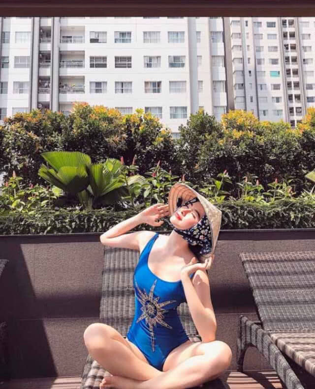 "Angela Phuong Trinh" เซ็กซี่ไม่แคร์คำวิจารณ์ !! (ภาพชุด)
