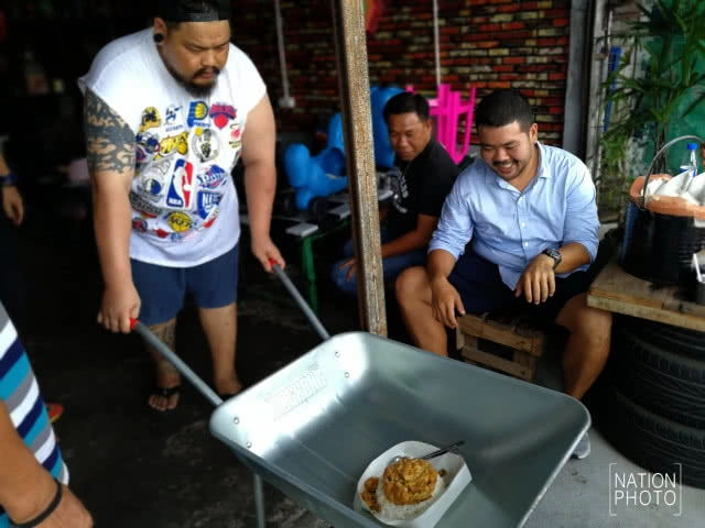 กะเพราวัดใจ