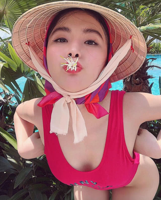"Angela Phuong Trinh" เซ็กซี่ไม่แคร์คำวิจารณ์ !! (ภาพชุด)