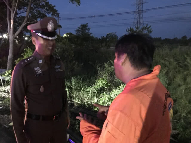 รถบัสพุ่งชนท้ายรถบรรทุกสิบล้อบาดเจ็บ 28 ราย