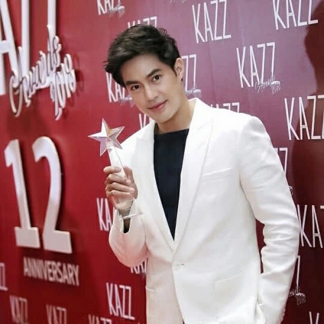 แซ่บ!! ลืม 4 พระเอกดังอาบน้ำโชว์หุ่น