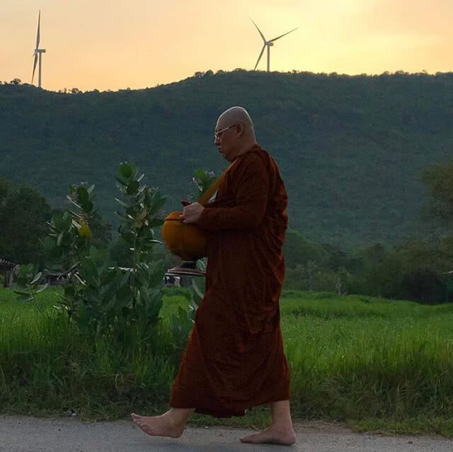 "สรยุทธ" รู้ซึ้งรสธรรมมะ"ลาสิกขา" แล้ว