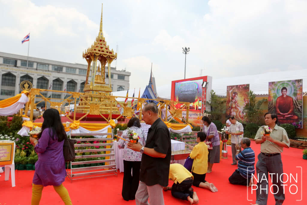 (ภาพชุด)พุทธศาสนิกชนเดินทางมาทำบุญและเวียนเทียนเนื่องในสัปดาห์ส่งเสริมพระพุทธศาสนาวันวิสาขบูชา (ภาพชุด)พุทธศาสนิกชนเดินทางมาทำบุญและเวียนเทียนเนื่องในสัปดาห์ส่งเสริมพระพุทธศาสนาวันวิสาขบูชา