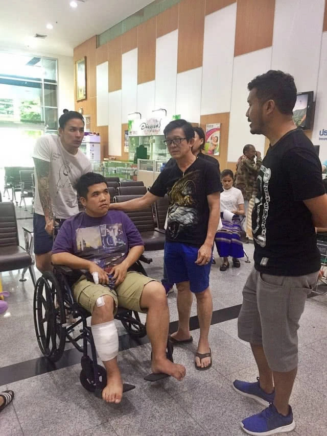 เกิดอุบัติเหตุกลางกองถ่าย "ภารกิจศพป่วน"  
"แจ๊ค" เย็บ 30 เข็ม!