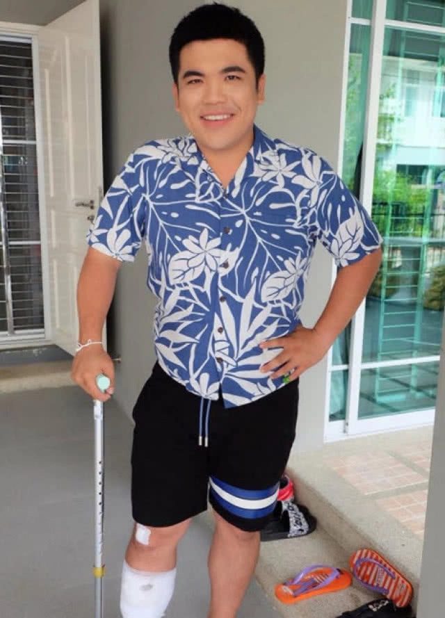 แจ็ค แฟนฉัน แต่งตัวให้เกียรติ "แฟนหงส์"ในกองถ่าย