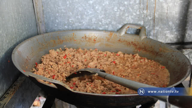 "ข้าวแกง 15 บาท" สวนกระแสยุคเศรษฐกิจขาลง