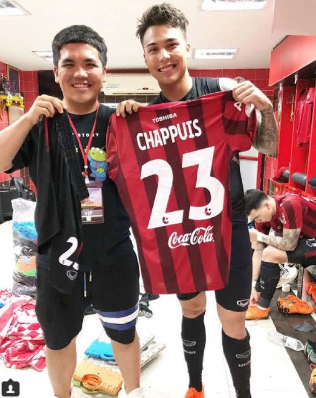 แจ็ค แฟนฉัน แต่งตัวให้เกียรติ "แฟนหงส์"ในกองถ่าย