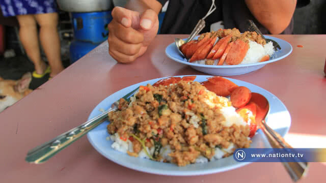 "ข้าวแกง 15 บาท" สวนกระแสยุคเศรษฐกิจขาลง