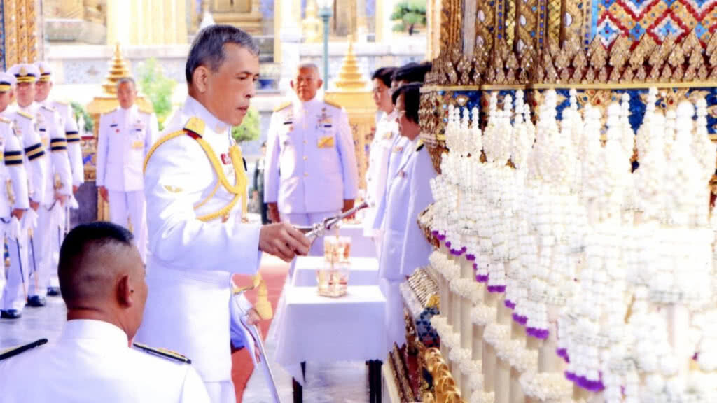 สมเด็จพระเจ้าอยู่หัว เสด็จฯ ไปในการพระราชพิธีทรงบำเพ็ญพระราชกุศลวิสาขบูชา
