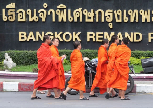 ป่วยแล้ว 2!   เรือนจำส่งหมอเข้าตรวจอดีตพระ ด่วน
